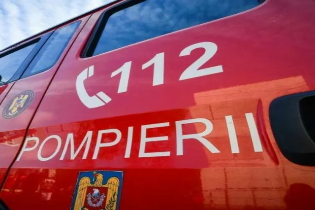 Incendiu într-un apartament din Vâlcea. Un bărbat a murit, iar o femeie a fost evacuată de pompieri