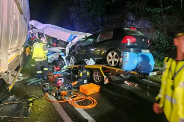 Trafic blocat pe Valea Oltului, după un accident mortal. O autoutilitară a intrat în coliziune cu un TIR. Planul Roșu, activat – FOTO
