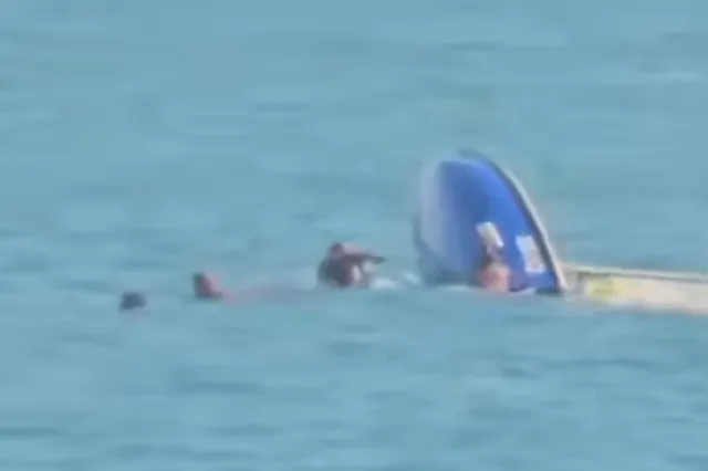 Un velier s-a răsturnat în mare, la Mangalia. Cinci persoane au fost în pericol | VIDEO