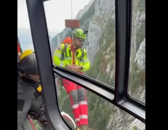 Misiune contracronometru în Bucegi: trei tineri salvați cu elicopterul VIDEO