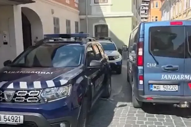 Scandal în centrul Brașovului: polițiști luați la bătaie de 7 persoane. Agresorii au fost reținuți