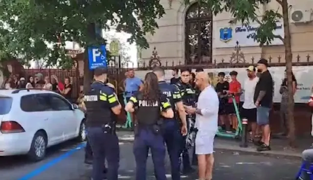Războiul merdenelelor a ajuns la faza de pumni