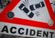 Accident între un microbuz şcolar şi o maşină de transport pâine. Ambele autovehicule s-au răsturnat