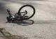 Biciclist rănit după ce a căzut într-un pârâu 