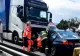 Trafic blocat pe DN 1. O persoană este resuscitată, după ce o mașină s-a ciocnit frontal cu un TIR